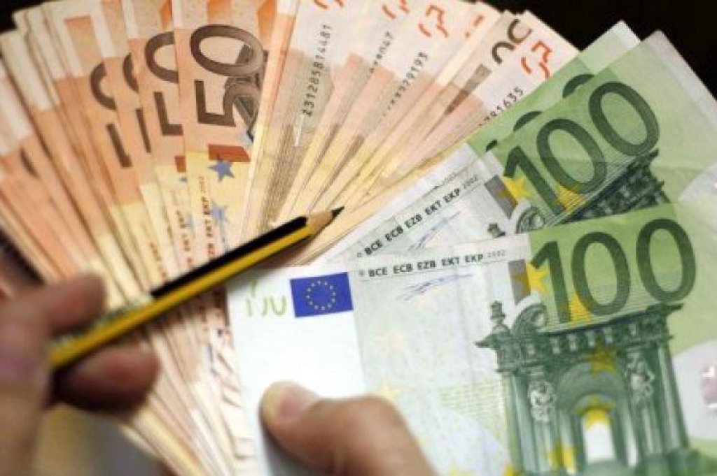 Σε εφαρμογή ο κατώτατος μισθός των 713 ευρώ - Ποιοι δικαιούνται τριετίες και επίδομα γάμου